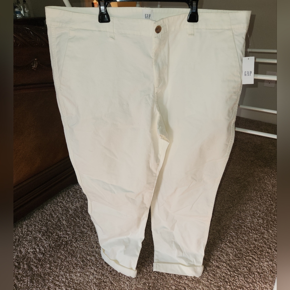 GAP Cream Ankle Cropped Girlfriend Khaki Pants for Versatile Style